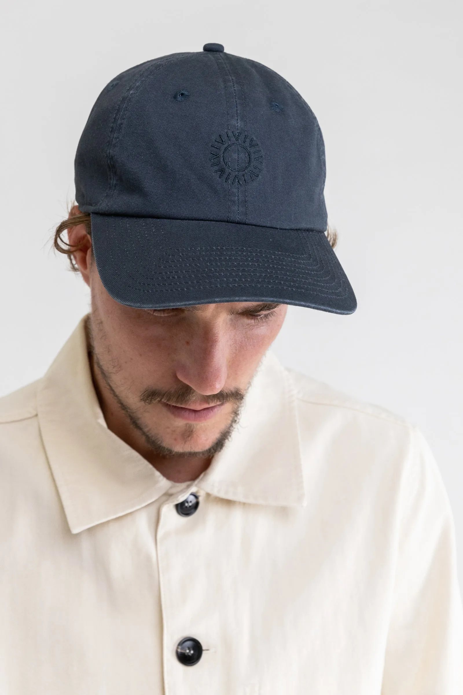 Classic Cap Worn Navy