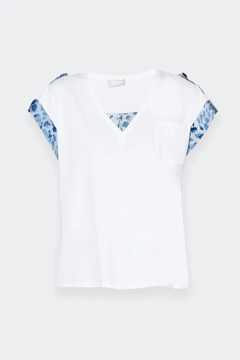 T-SHIRT BIANCA CON SCOLLO A V